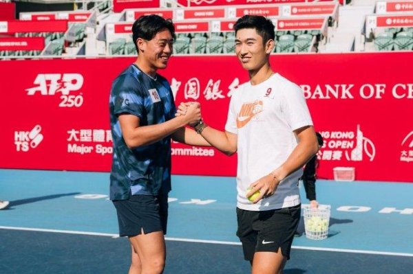 香港赛举行名人网球大师赛 商竣程黄泽林分享网球喜悦